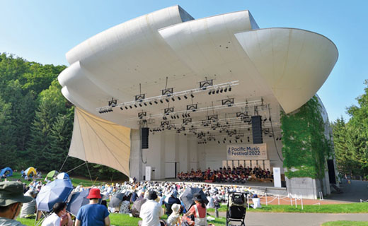 写真：札幌芸術の森・野外ステージのPMFと、クラシックLABOの様子