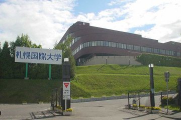写真：札幌国際大学総合情報館シアター