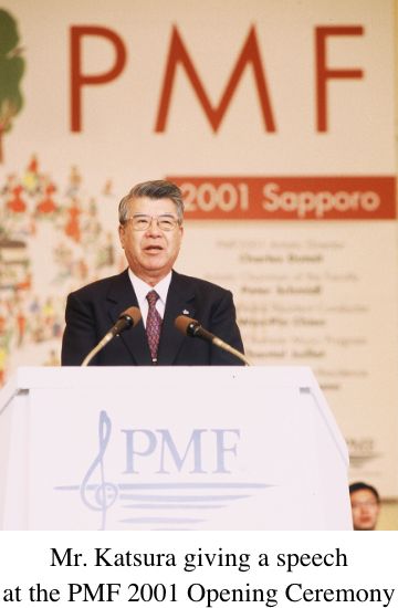 Mr. Katsura giving a speech at the PMF 2001 Opening Ceremony